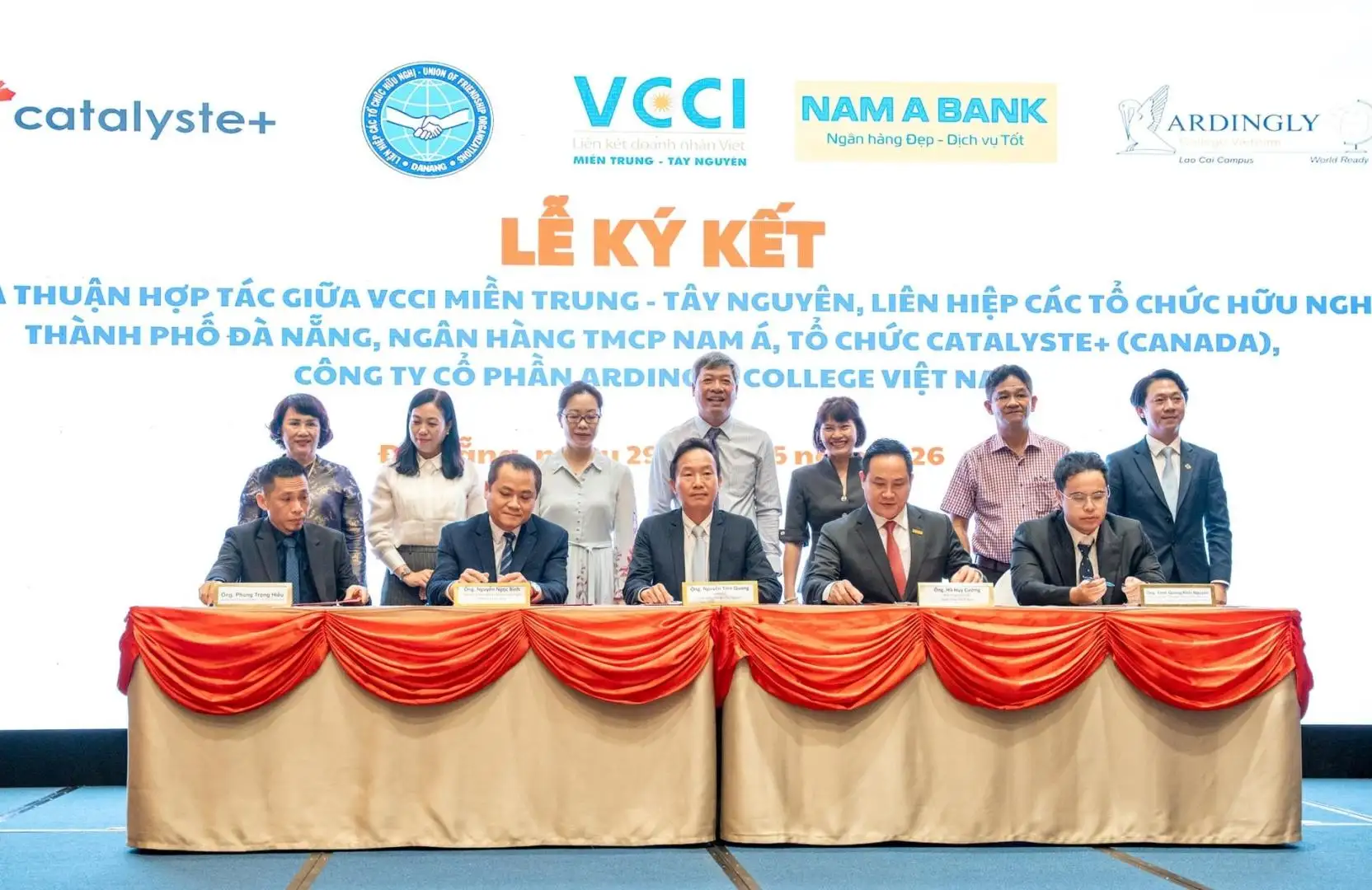 PISICO và Ánh Vy nhận Bằng khen của Chủ tịch VCCI